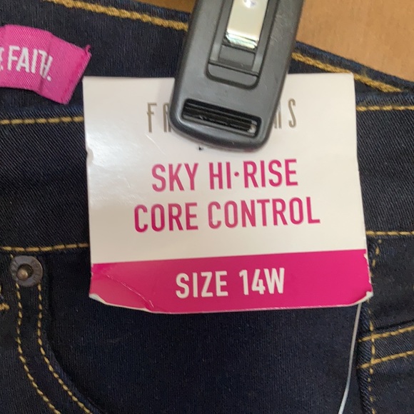 Faith Jeans short sky hi rise core control cuffed jean short 14W - Picture 11 of 15